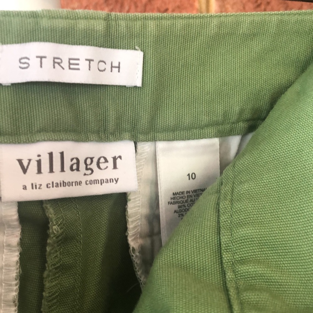 Villager-(Liz Claiborne) Stretch shorts Size 10 - Picture 5 of 5